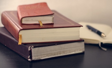 Informace k odevzdání DP i BP na katedru práva s termínem obhajob v září